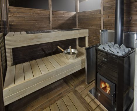 SAUNA RAFT, HOTTUB, AND GRILLHOUSE